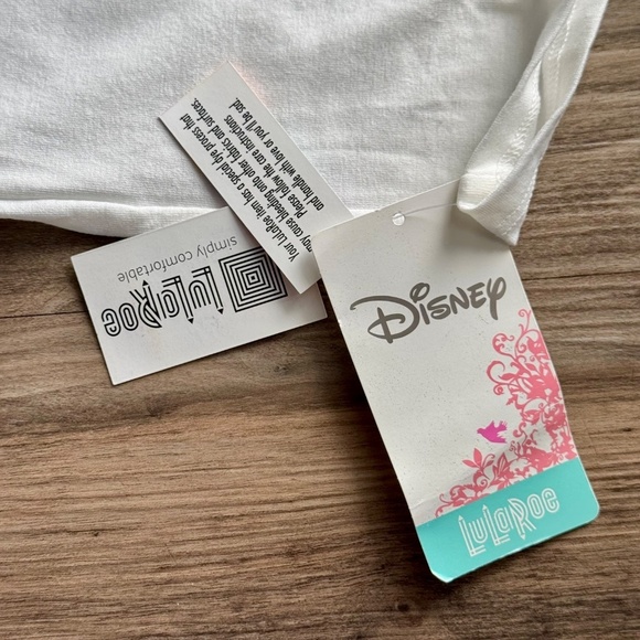 LuLaRoe Disney Snow white Evil Queen "Mirror Mirror" Long Sleeve Tee Size S - Picture 4 of 9